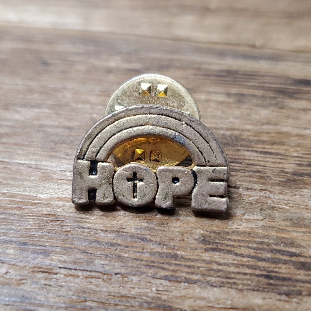 B820 rainbow‎ hope christian pin